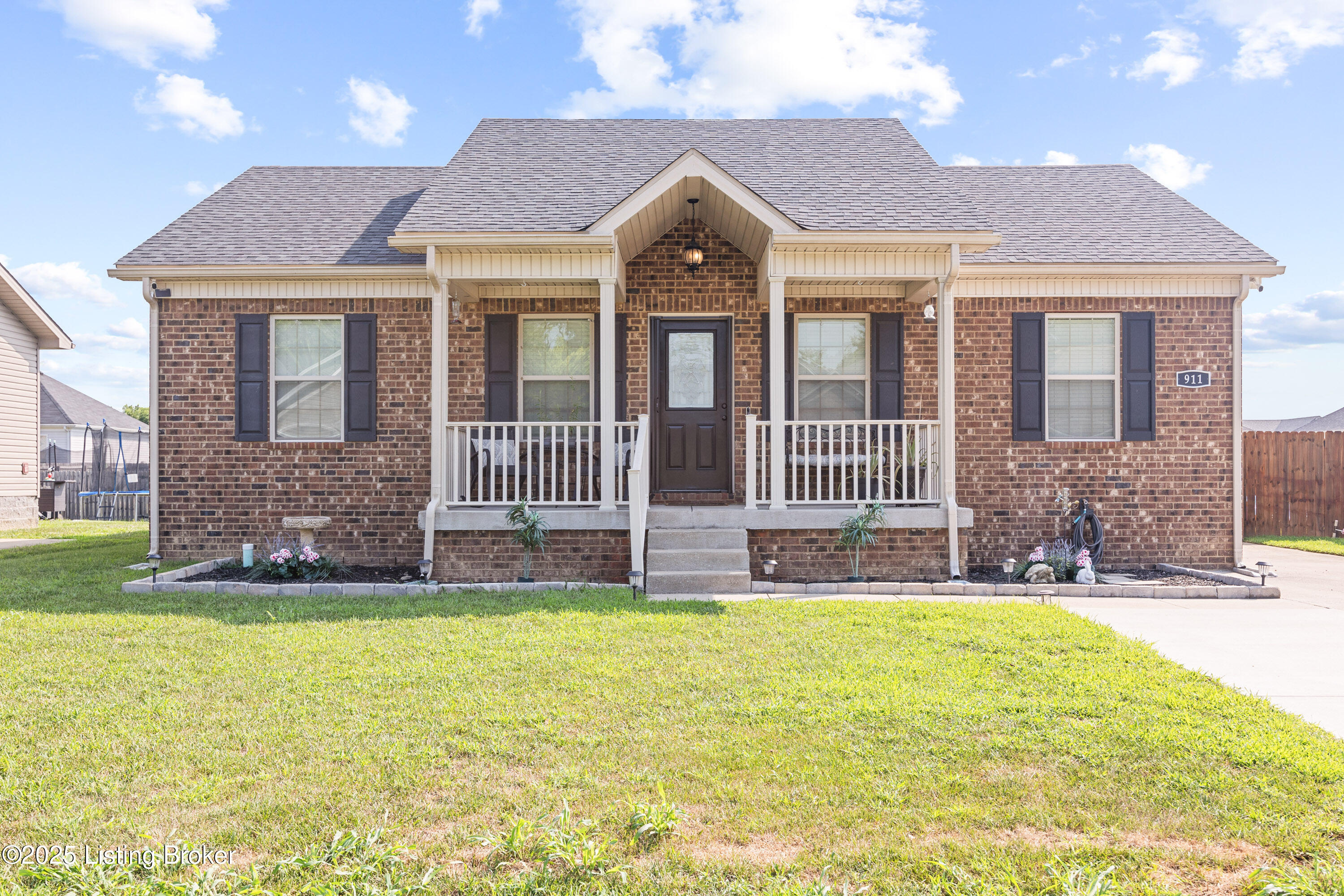 911 Tecumseh Dr