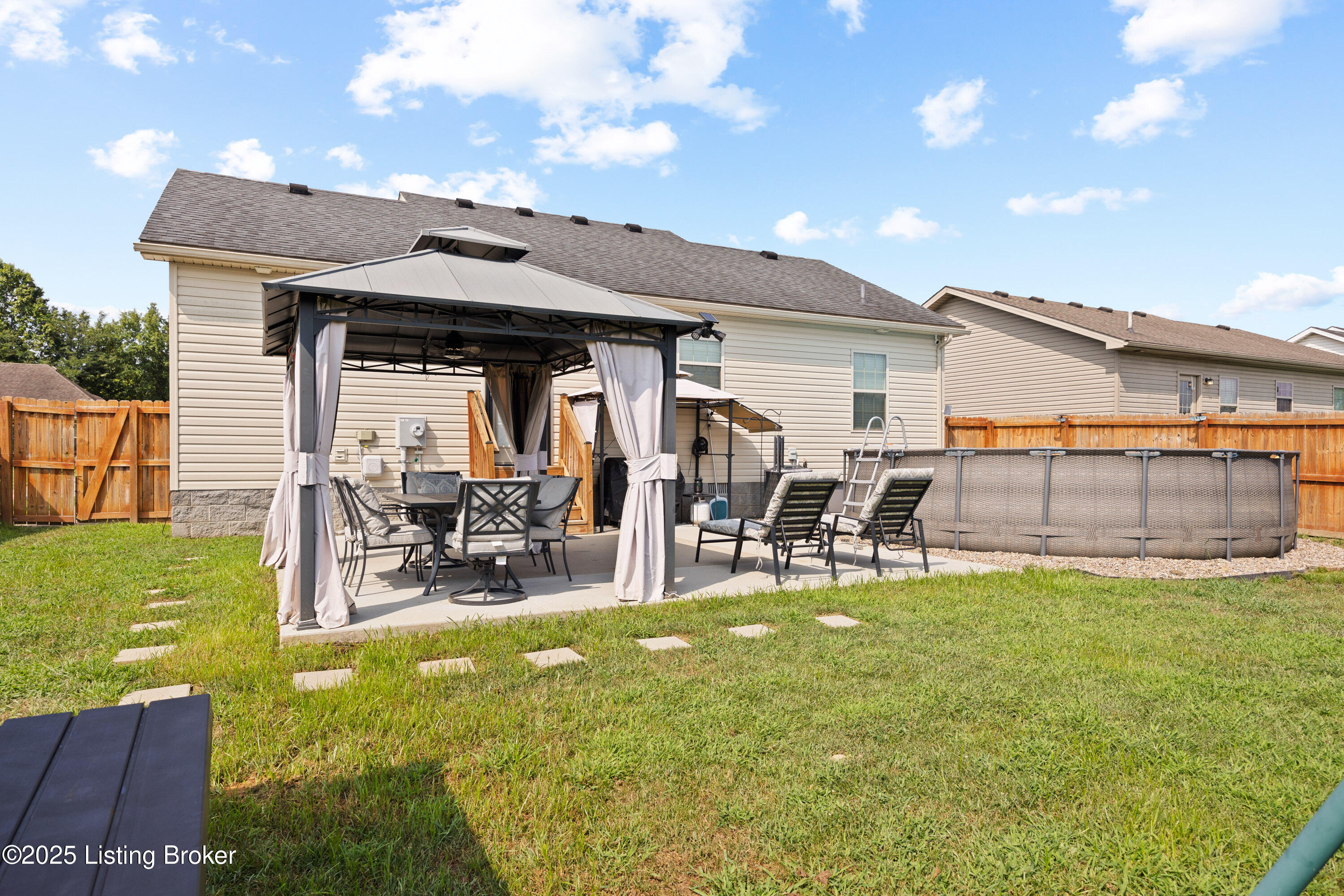 911 Tecumseh Dr