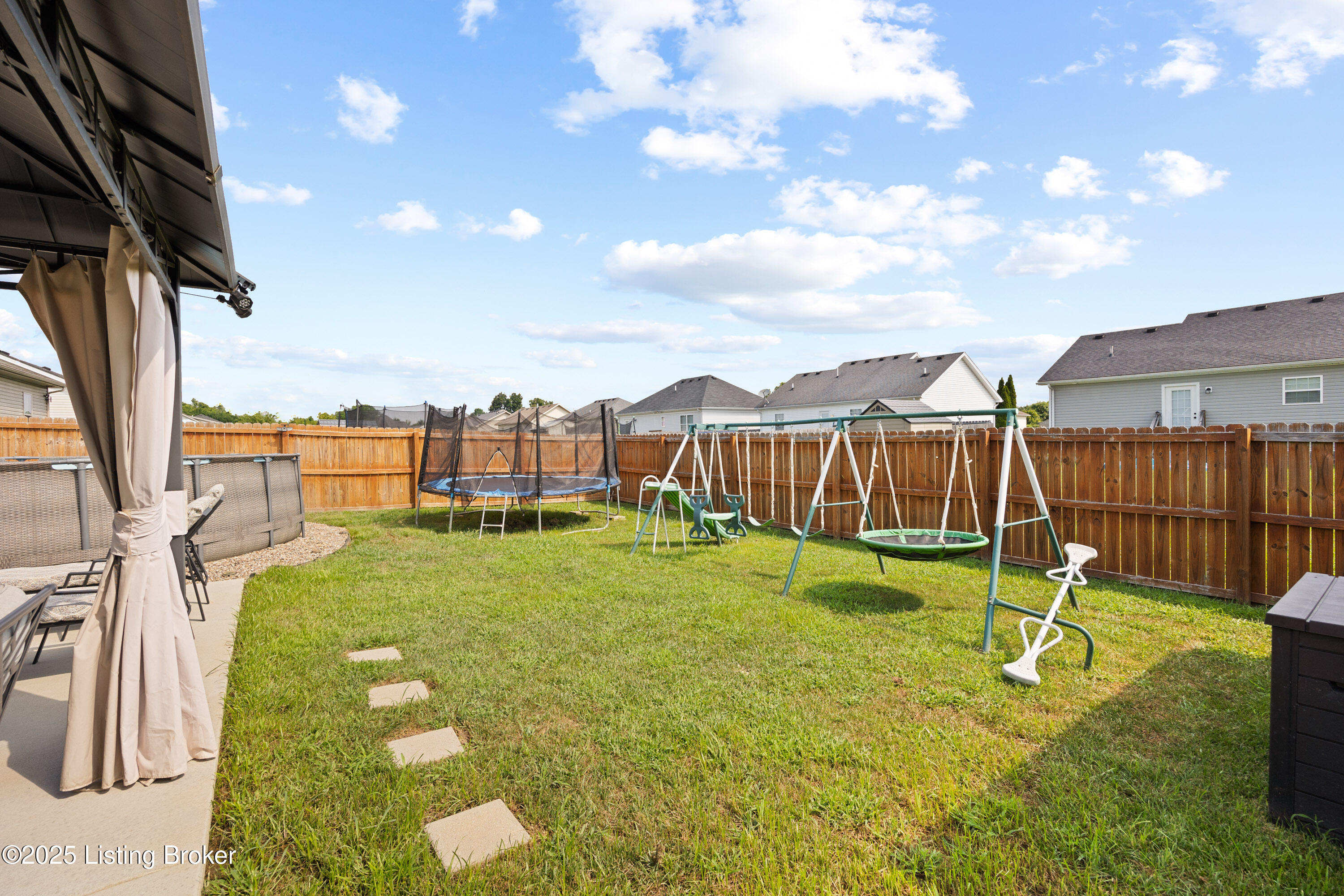 911 Tecumseh Dr