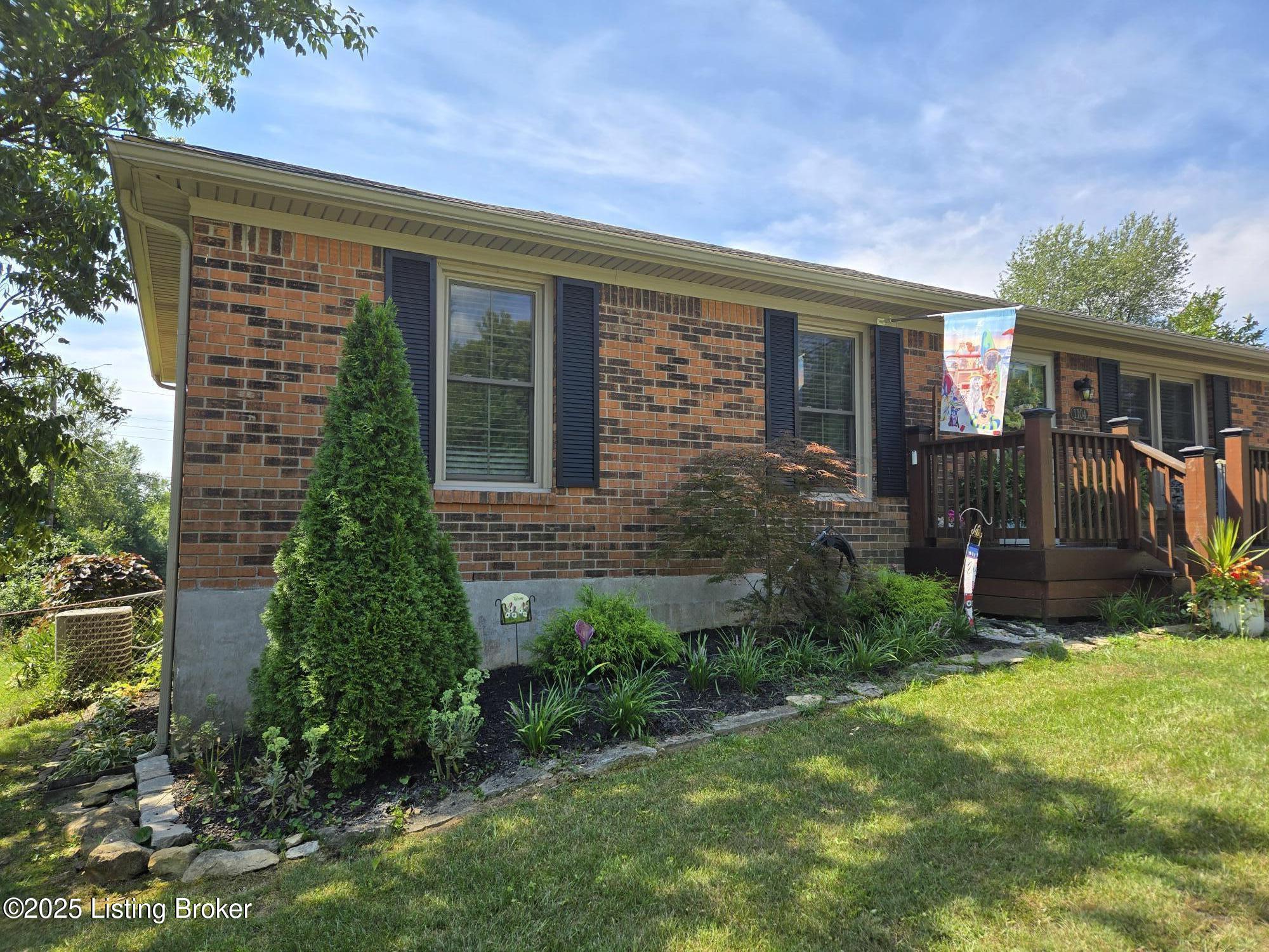 1104 E Mailback Way