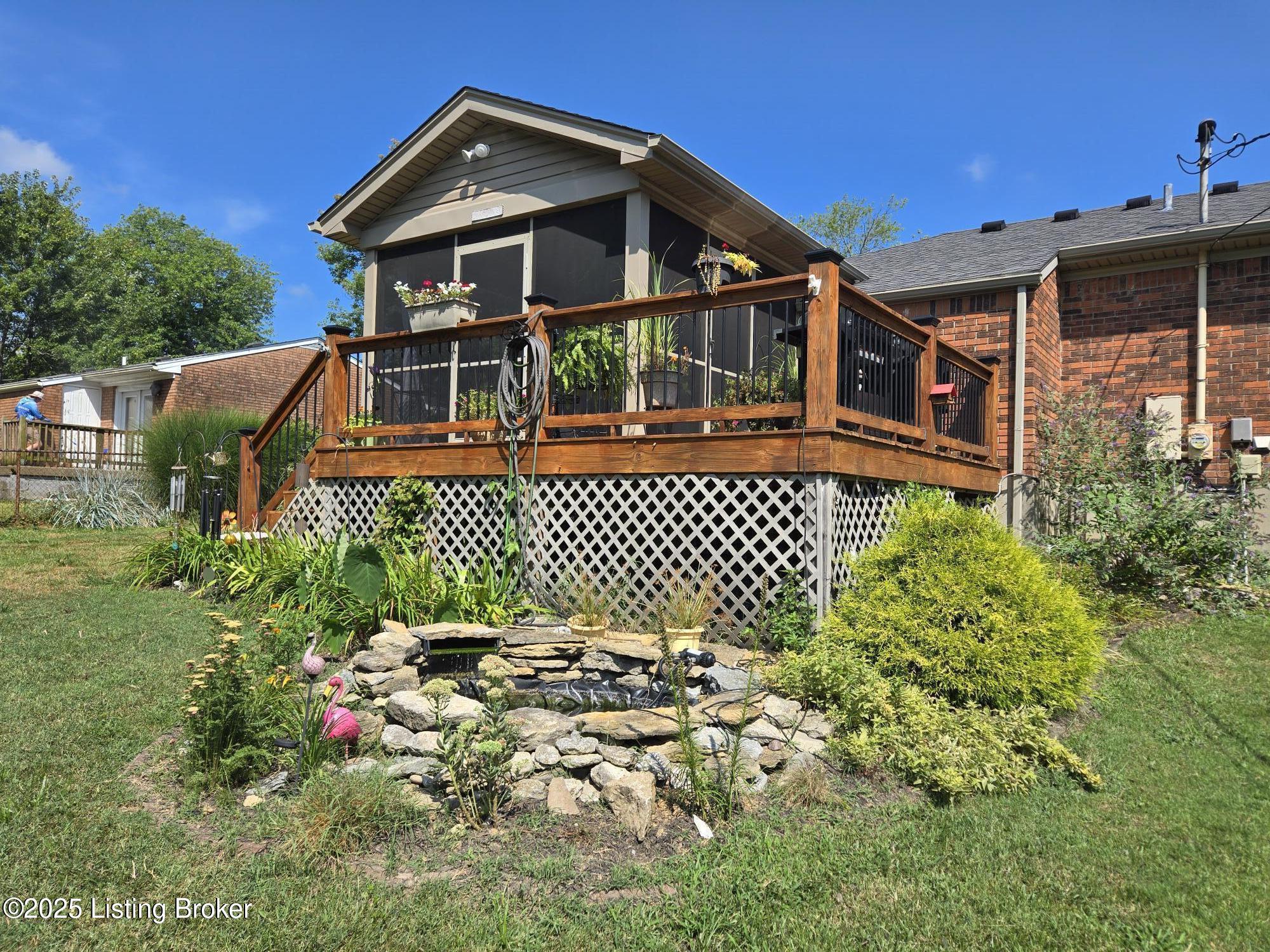 1104 E Mailback Way