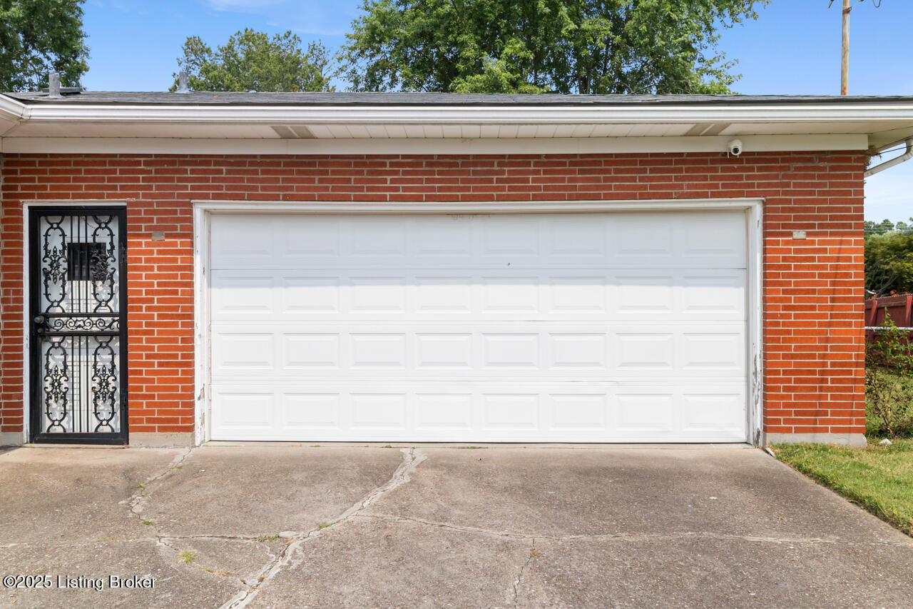 5011 Paramount Dr