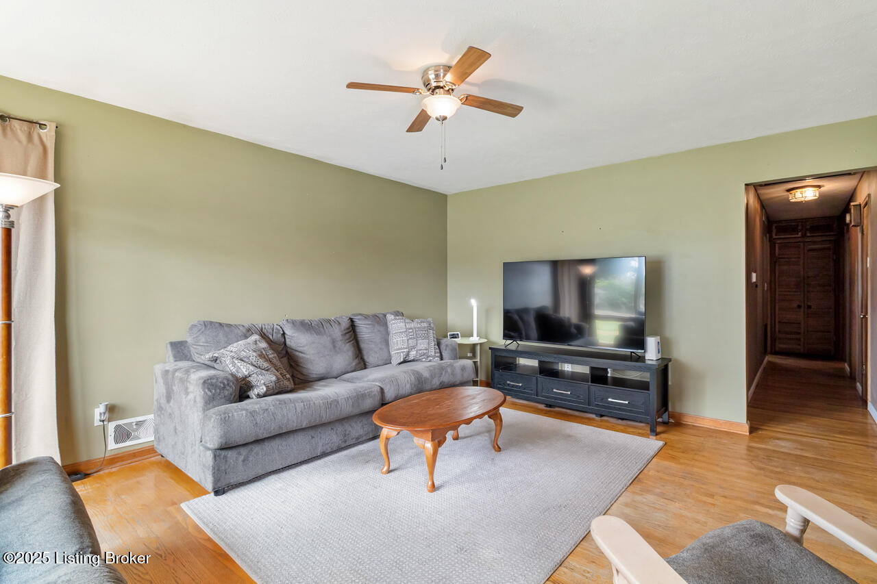 5011 Paramount Dr