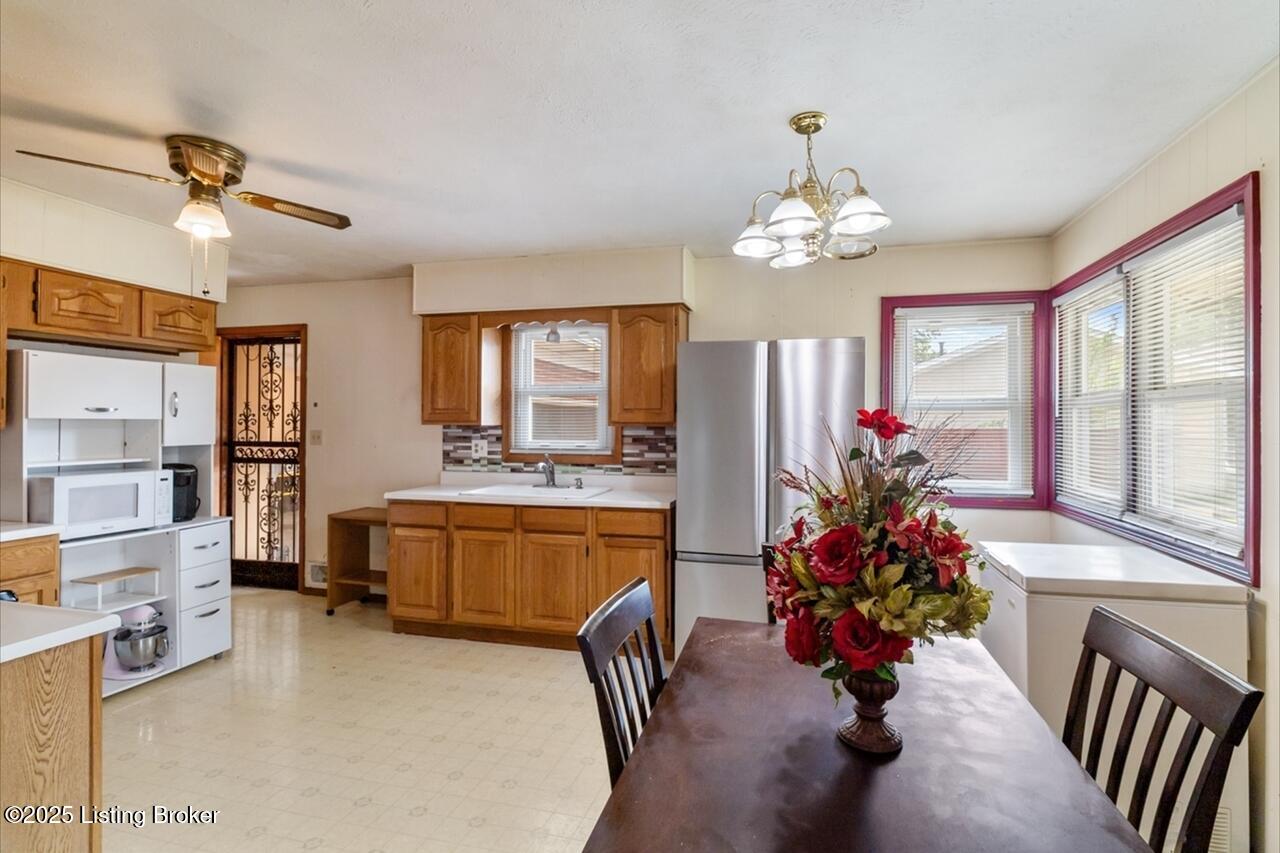 5011 Paramount Dr