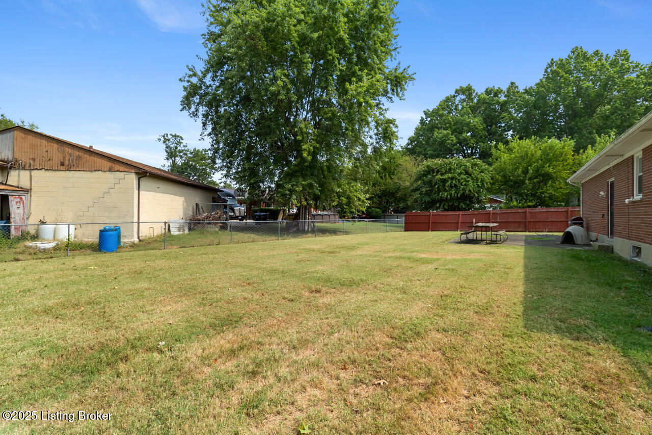 5011 Paramount Dr