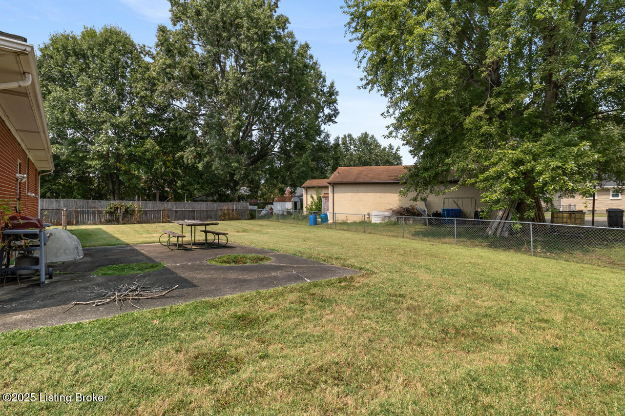 5011 Paramount Dr