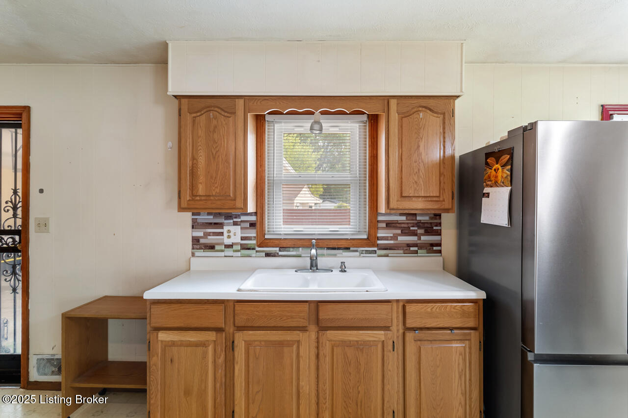 5011 Paramount Dr
