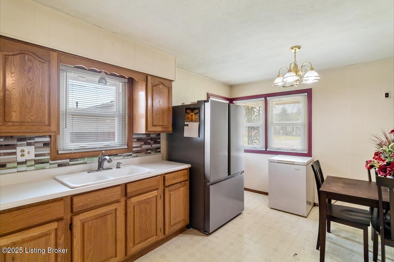 5011 Paramount Dr