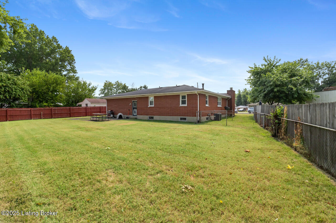5011 Paramount Dr