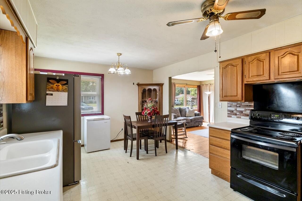 5011 Paramount Dr