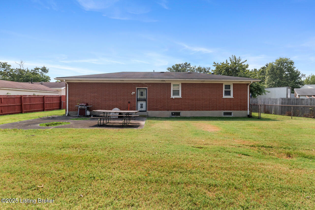 5011 Paramount Dr