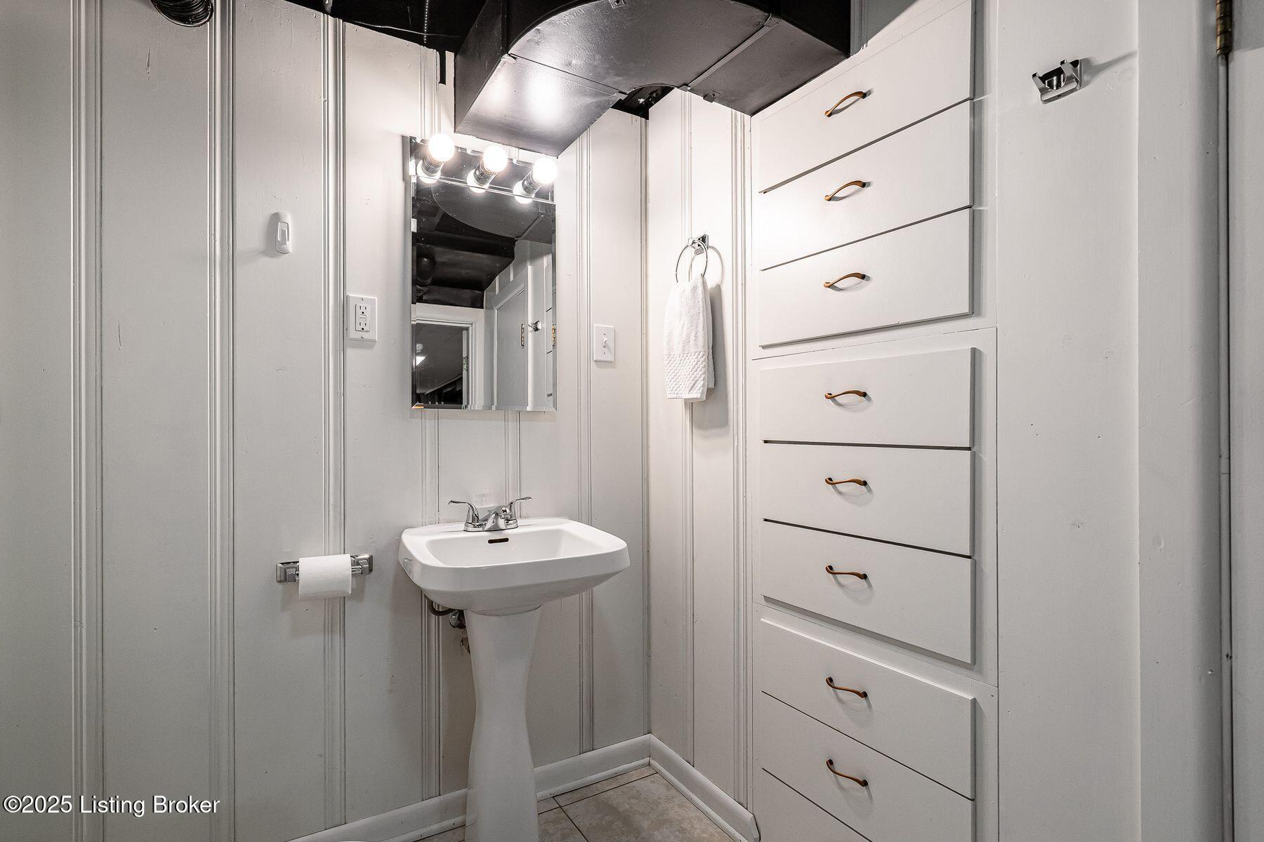 1008 Rosemary Dr