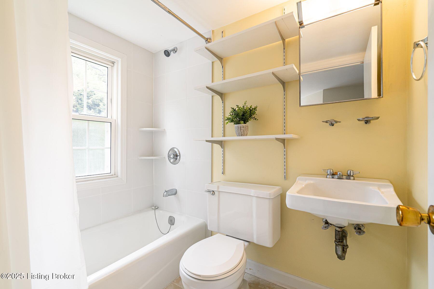 1008 Rosemary Dr