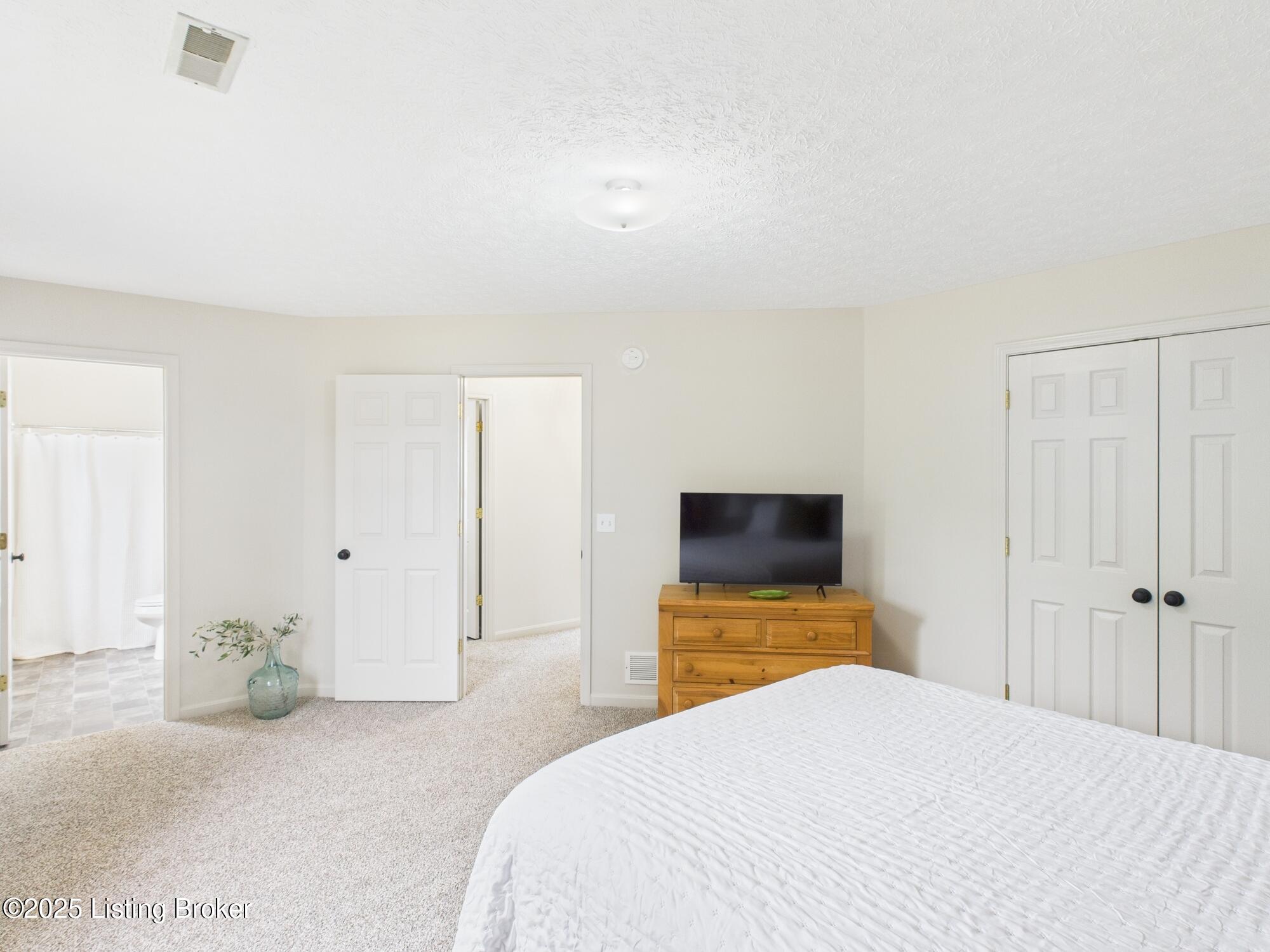 201 Greenleaf Dr