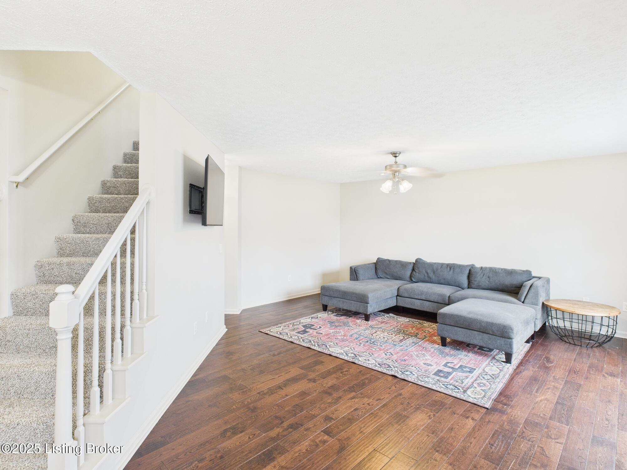 201 Greenleaf Dr