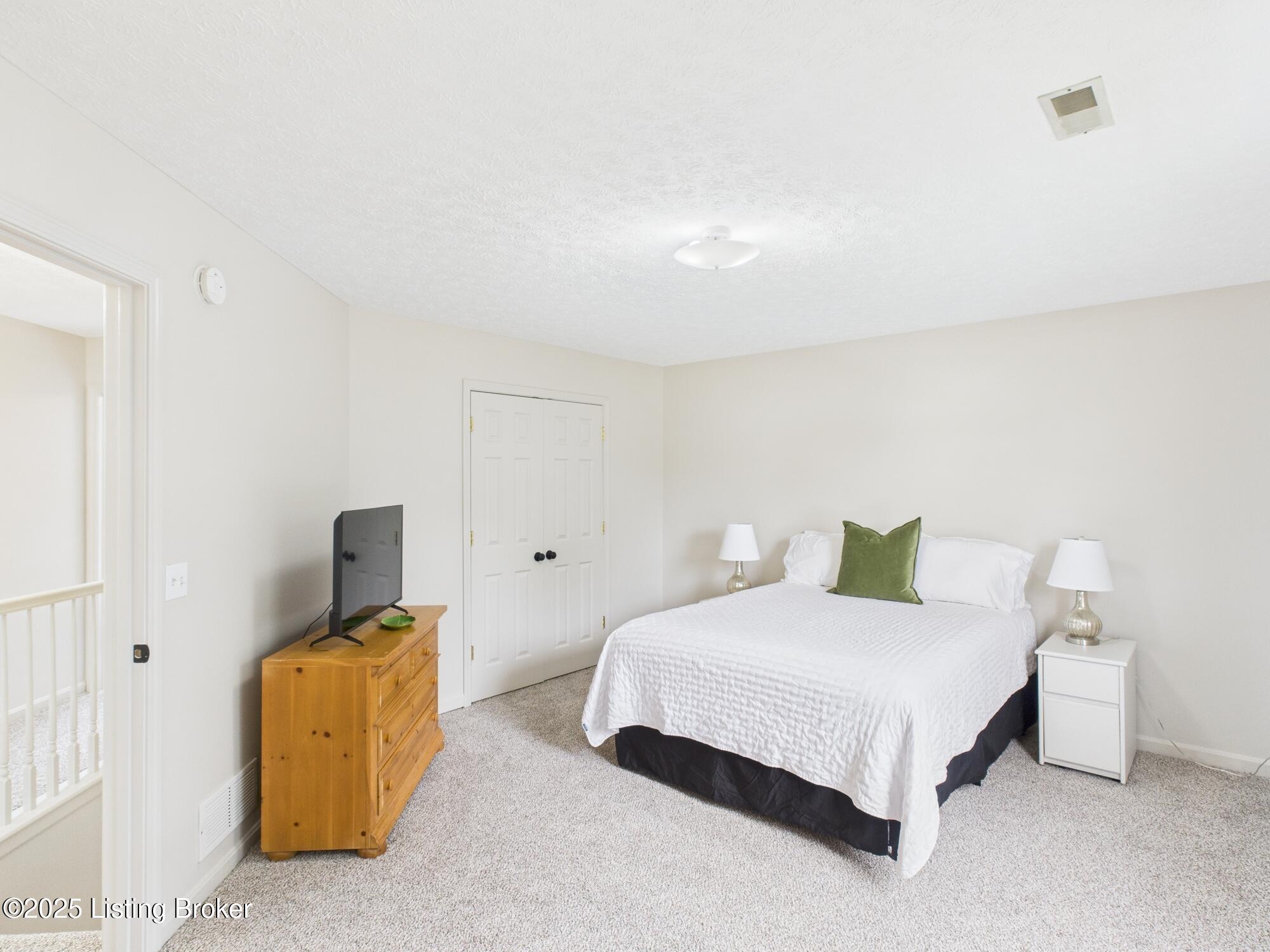 201 Greenleaf Dr