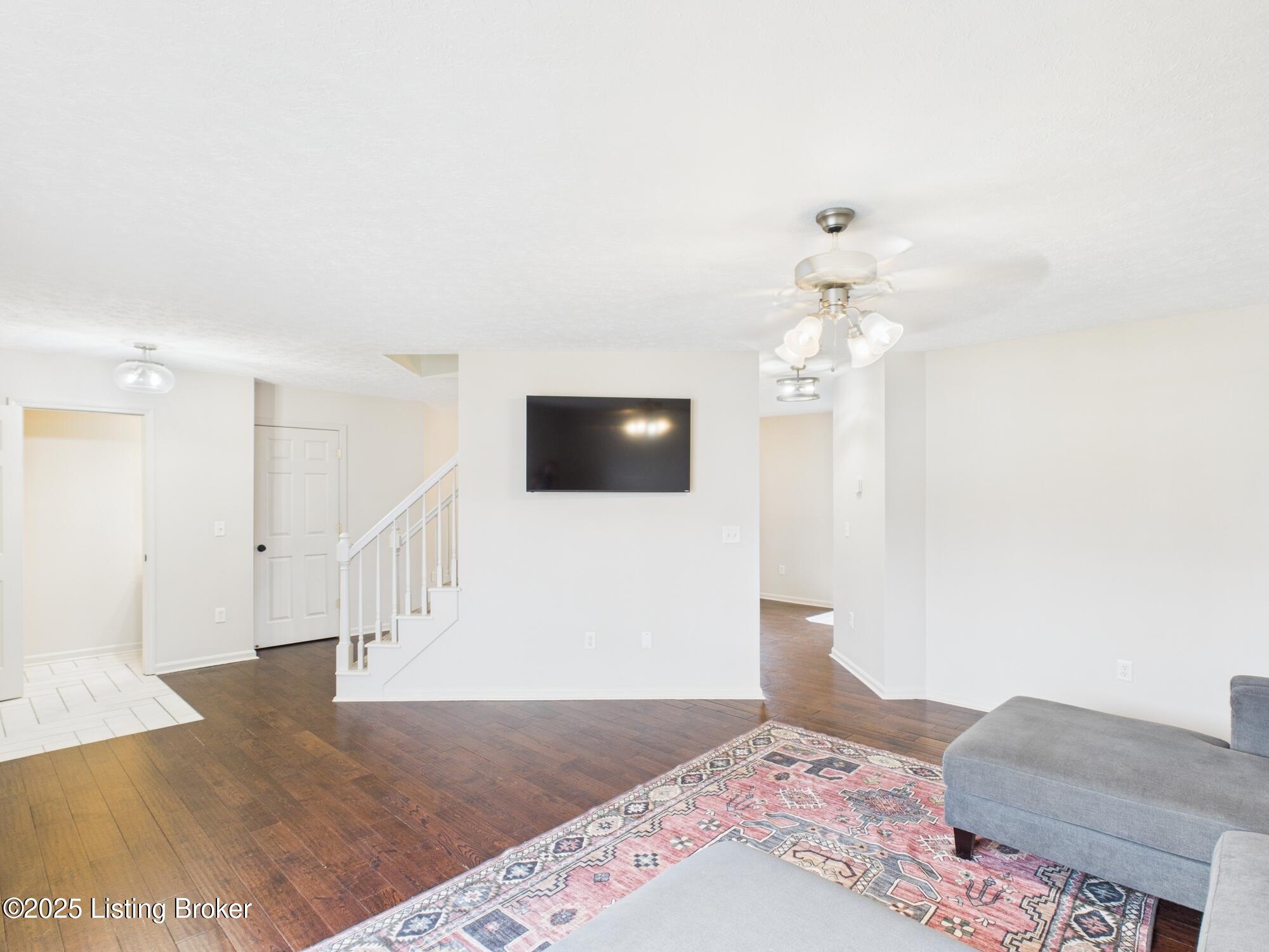 201 Greenleaf Dr