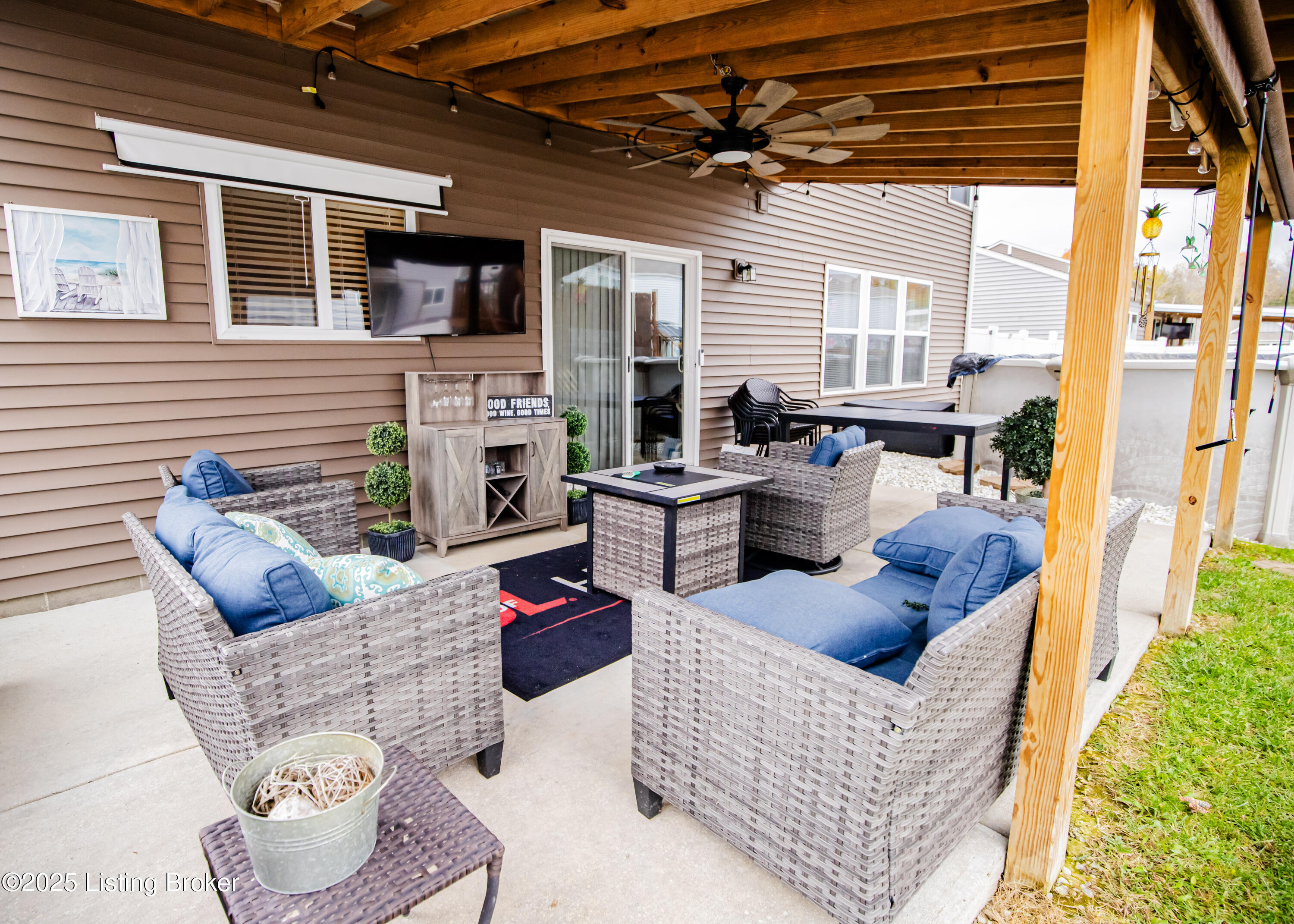 261 Boulders West Dr