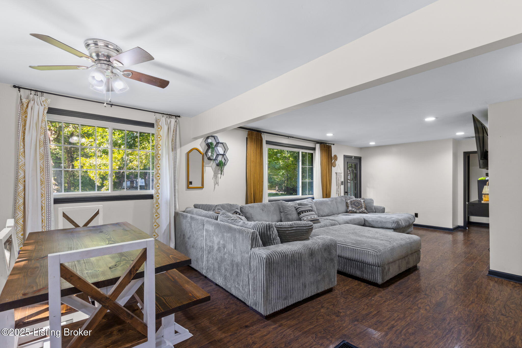 490 Fisher Ln