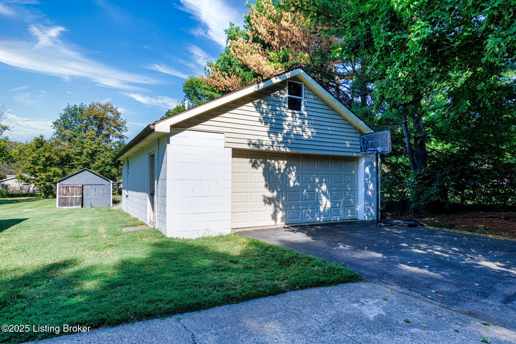 490 Fisher Ln