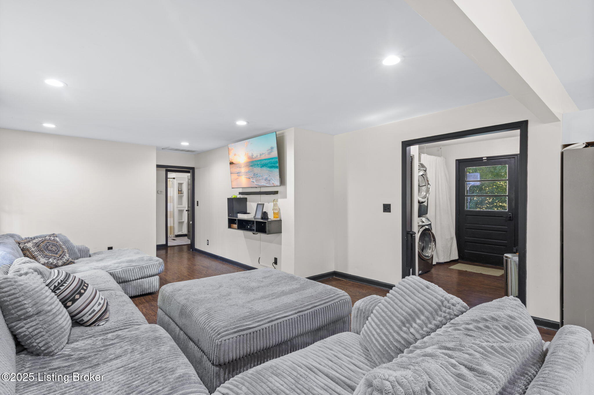490 Fisher Ln