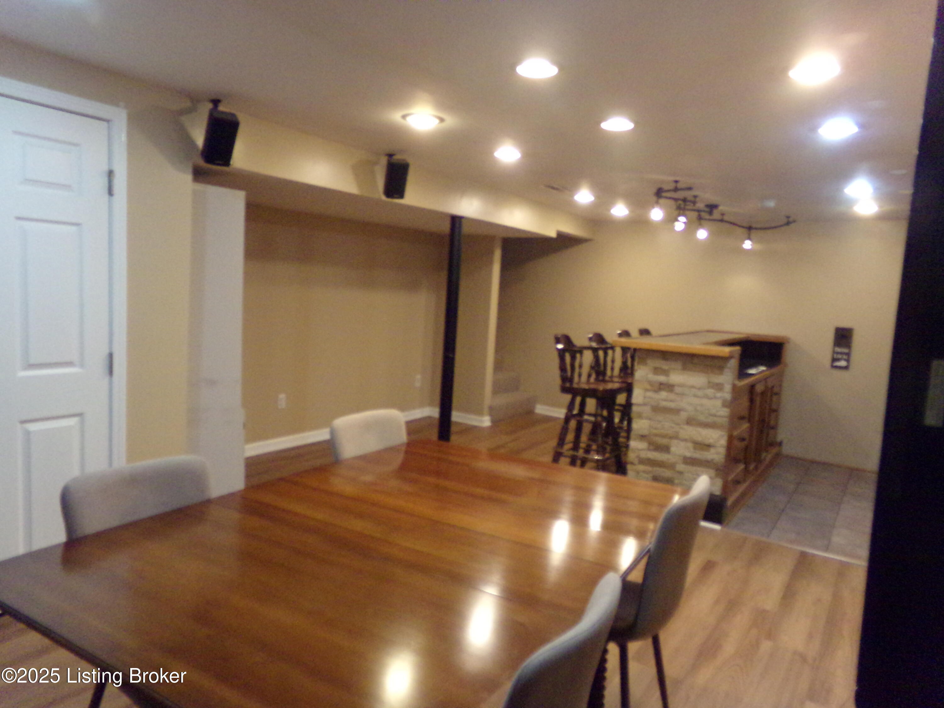 9409 Doewood Ln