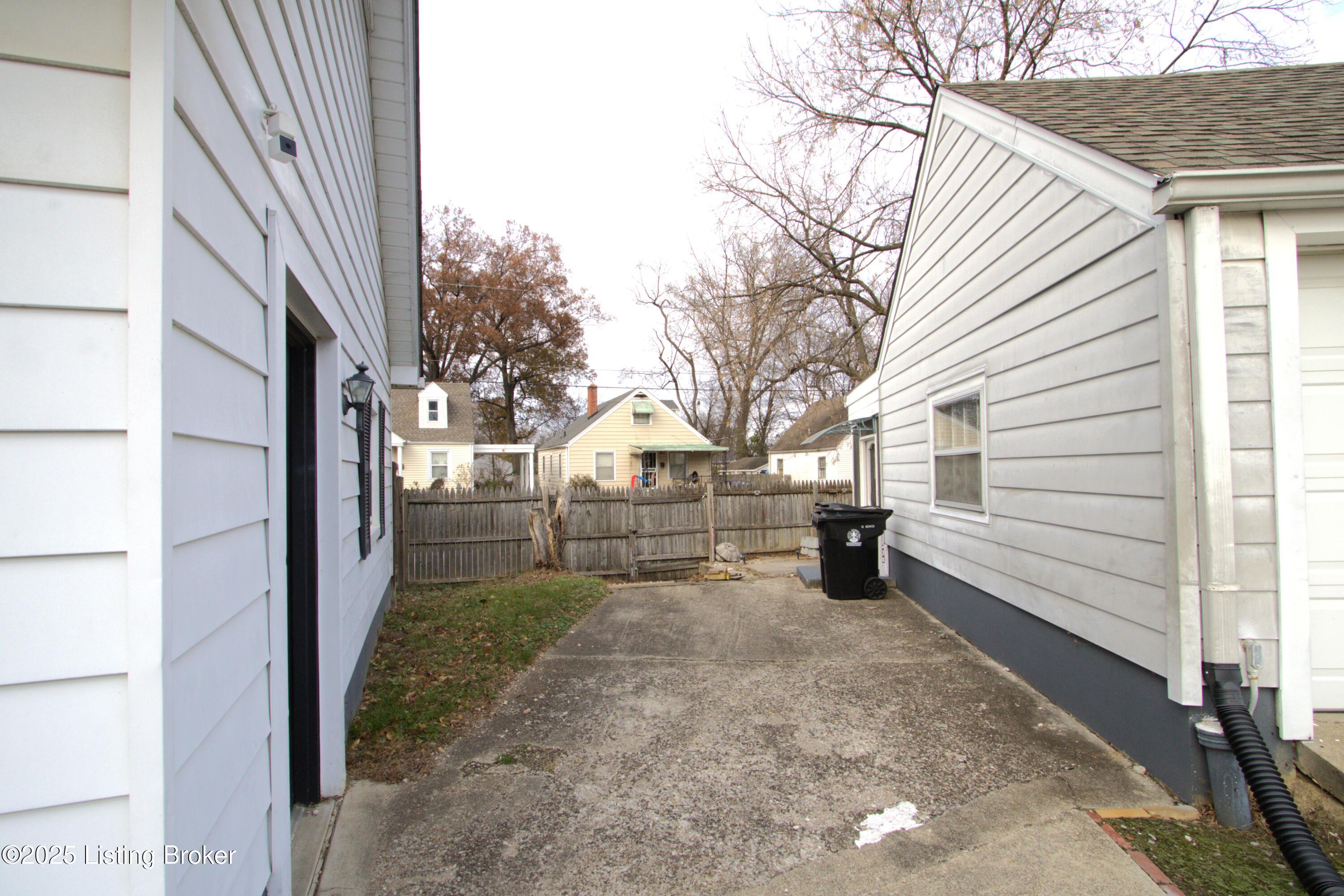 1009 W Ashland Ave