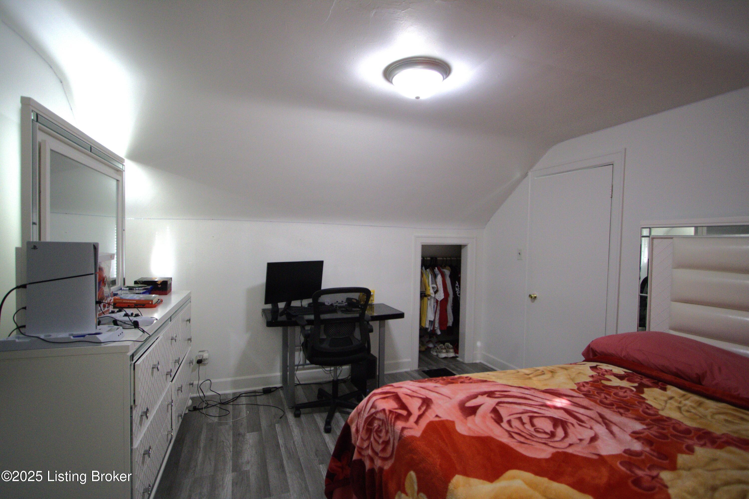 1009 W Ashland Ave