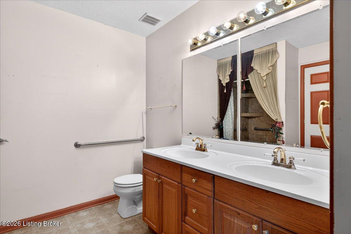 881 Deerwood Dr