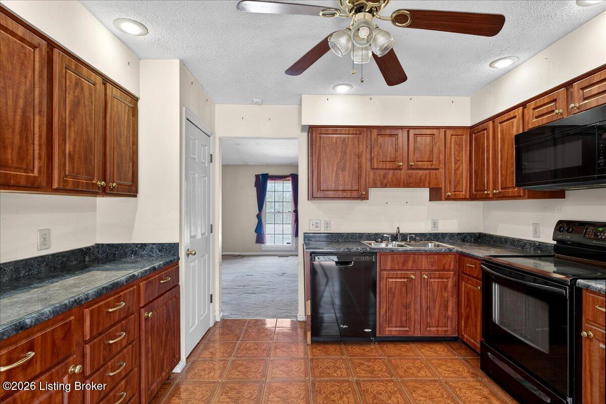 881 Deerwood Dr