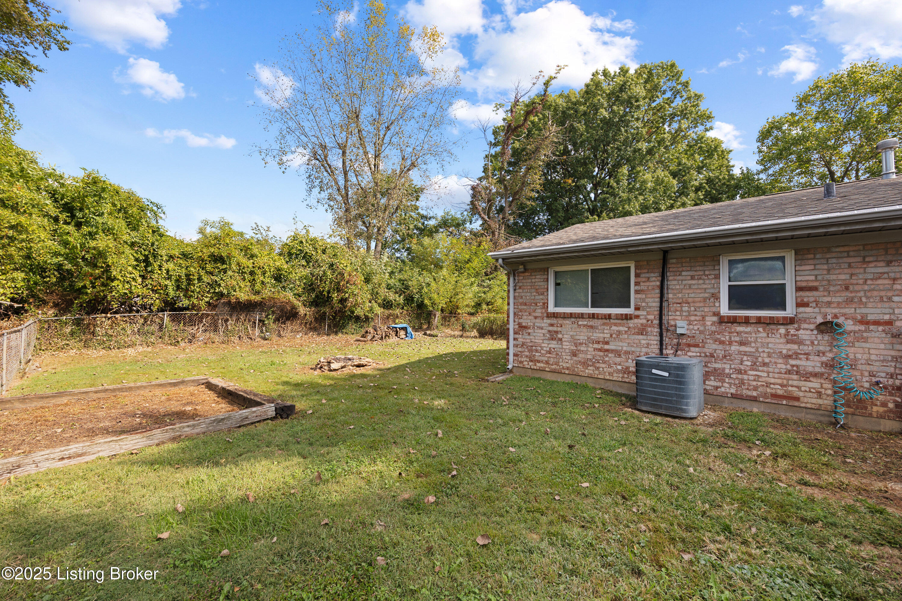 7520 Blue Wing Dr