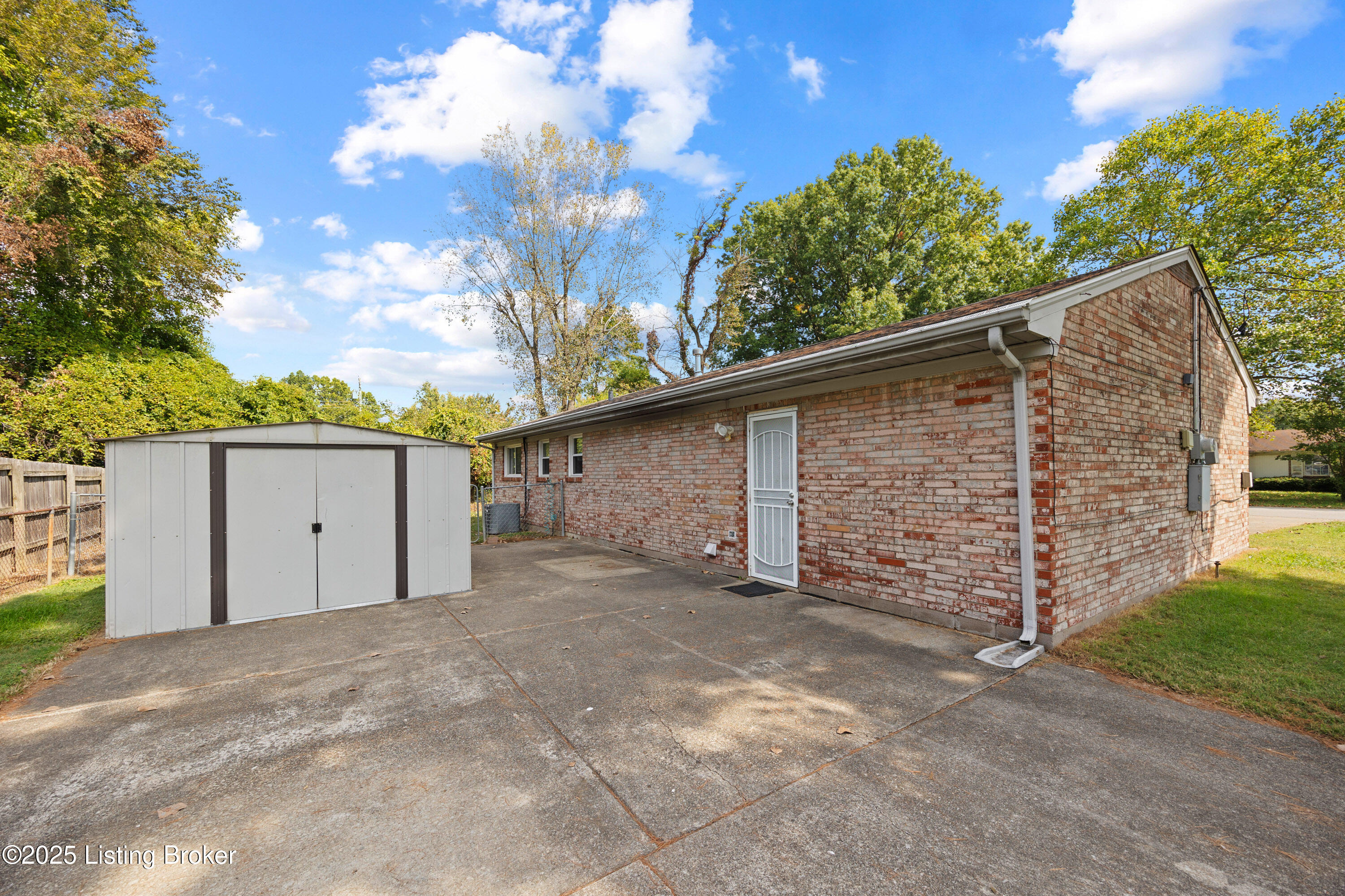 7520 Blue Wing Dr