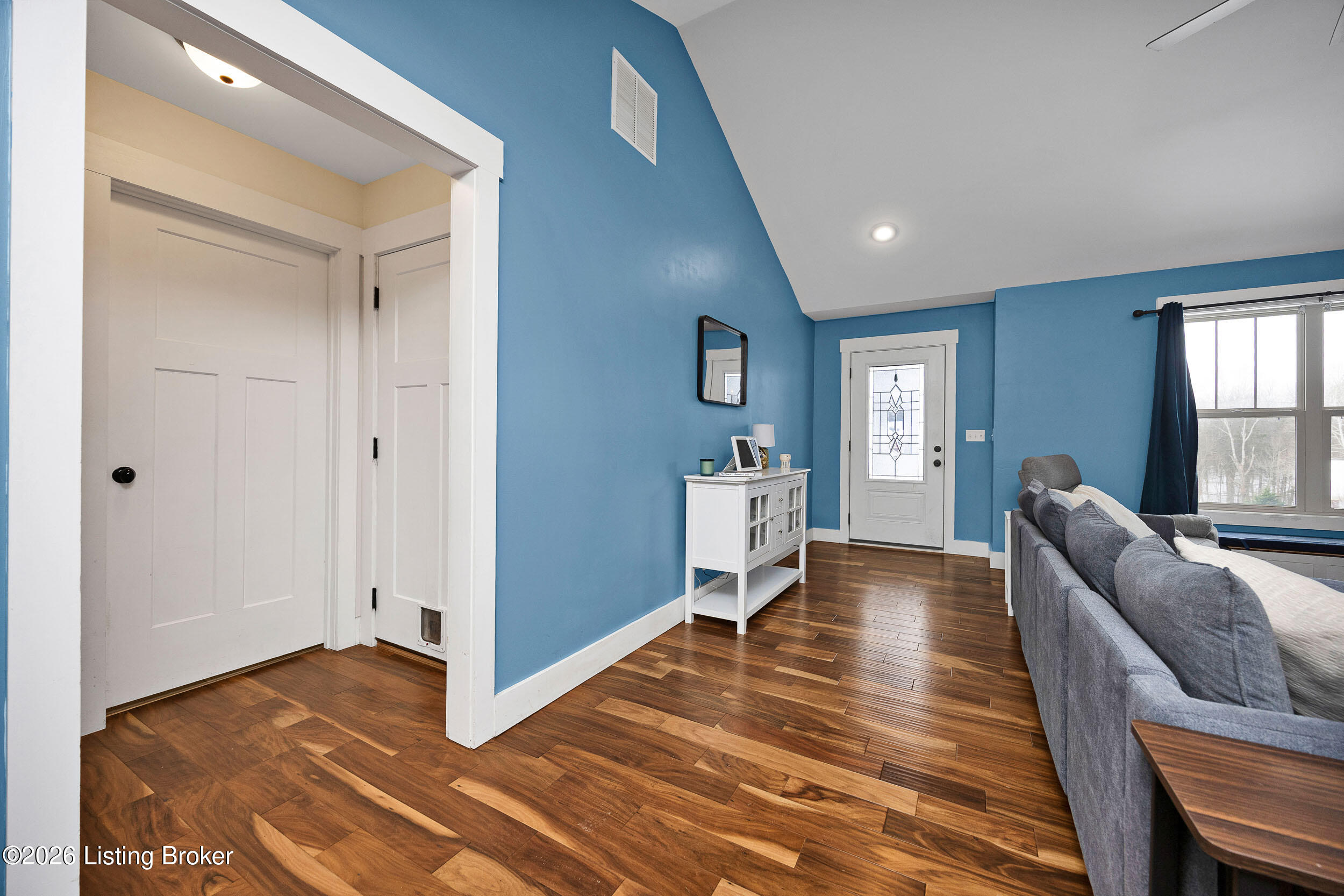 114 Delaware Ct