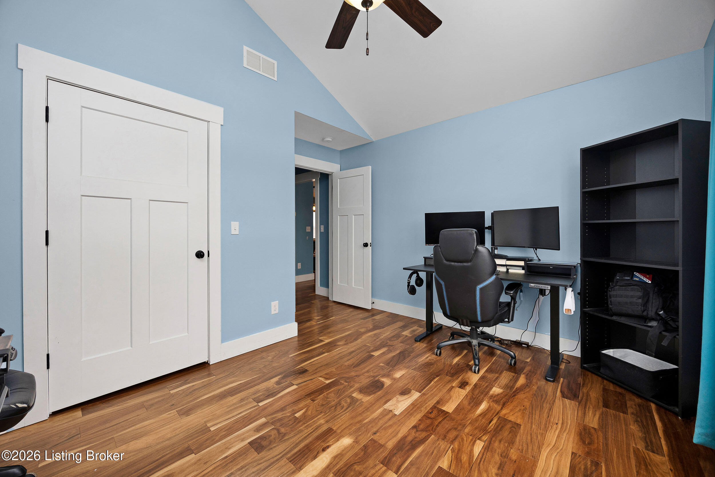 114 Delaware Ct