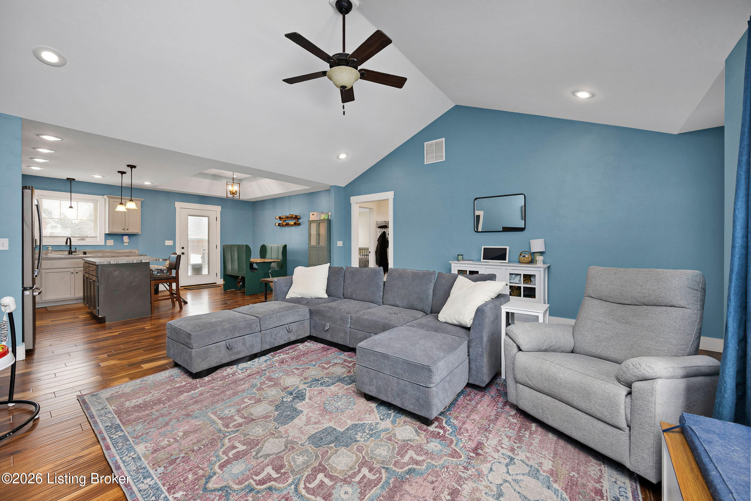 114 Delaware Ct