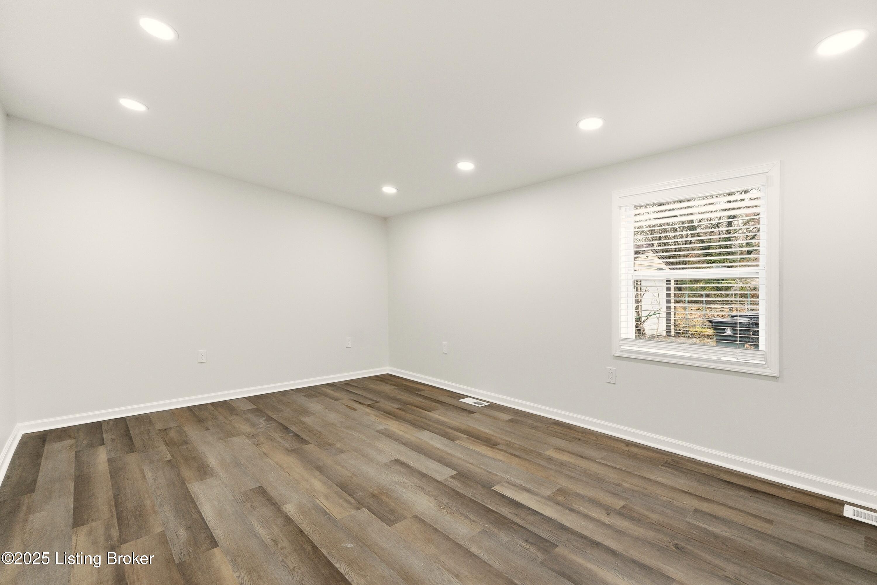702 Gheens Ave