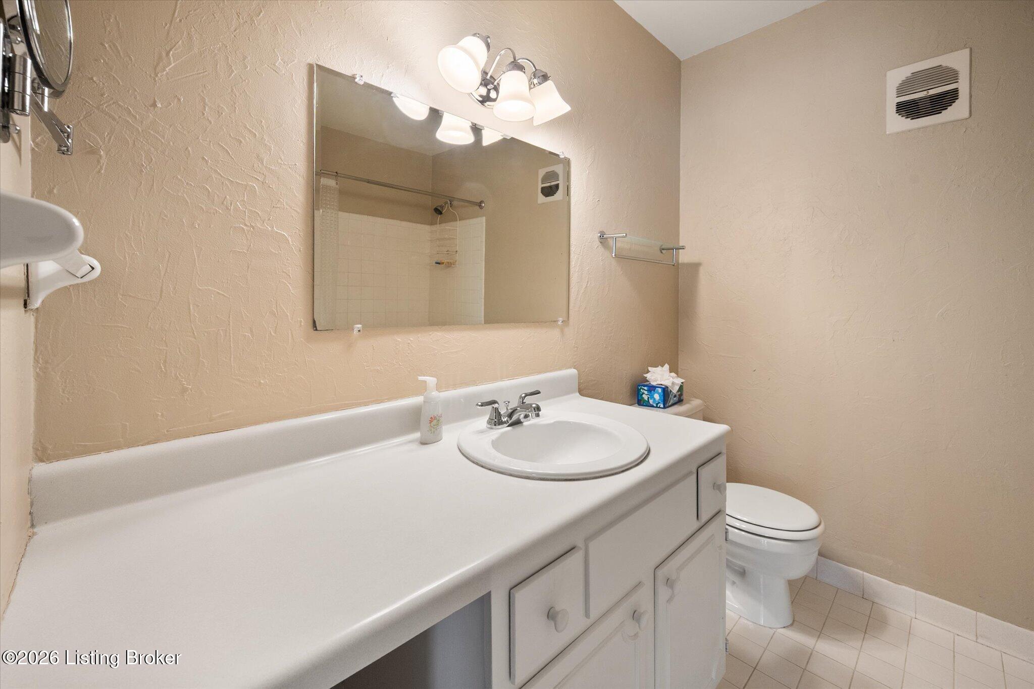 278 Salisbury Square APT 104