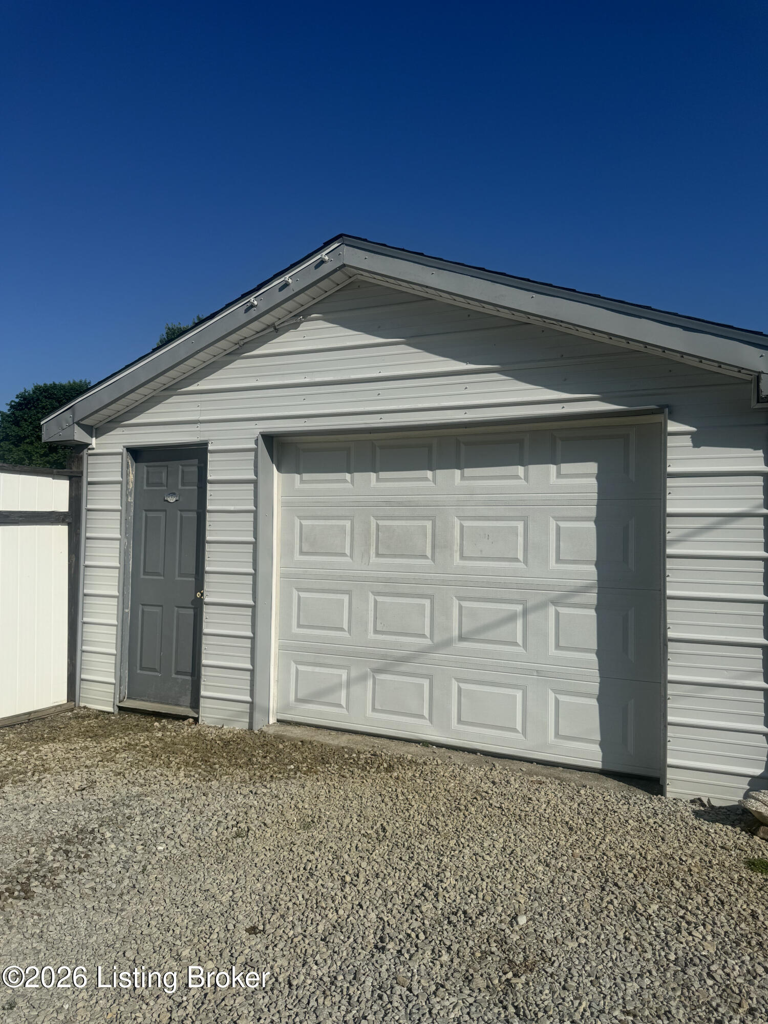 201 Meadowview Dr