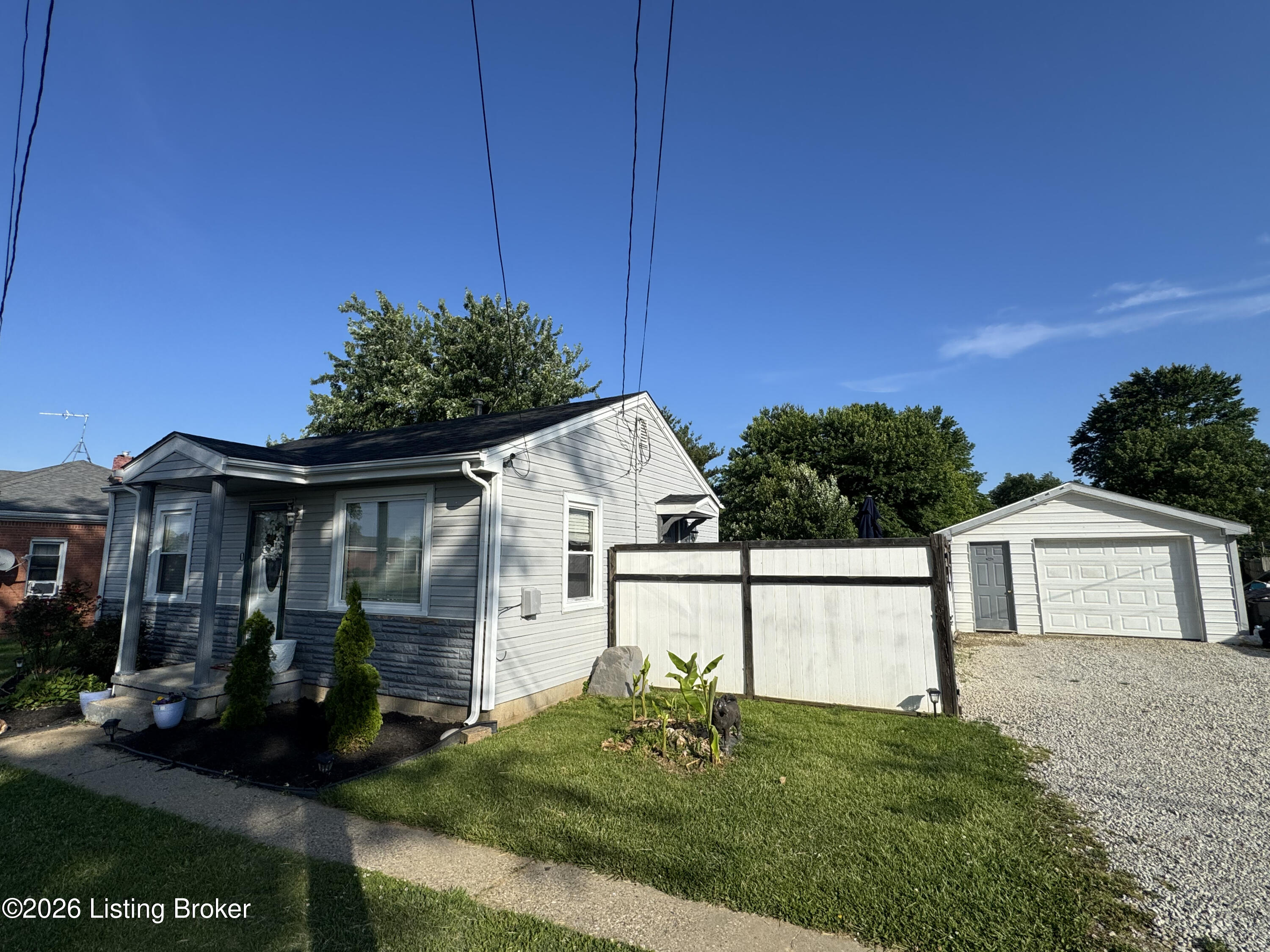 201 Meadowview Dr