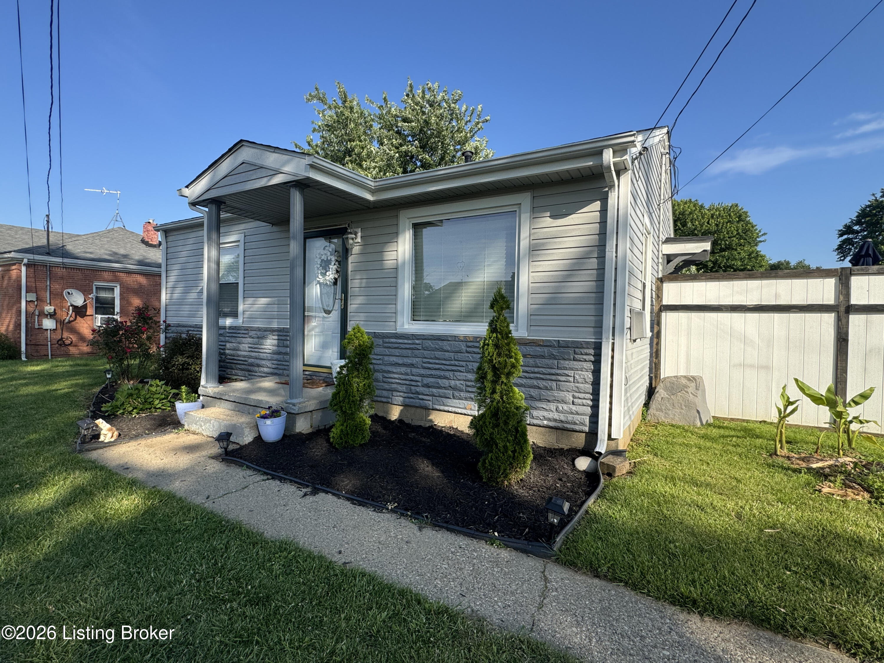 201 Meadowview Dr