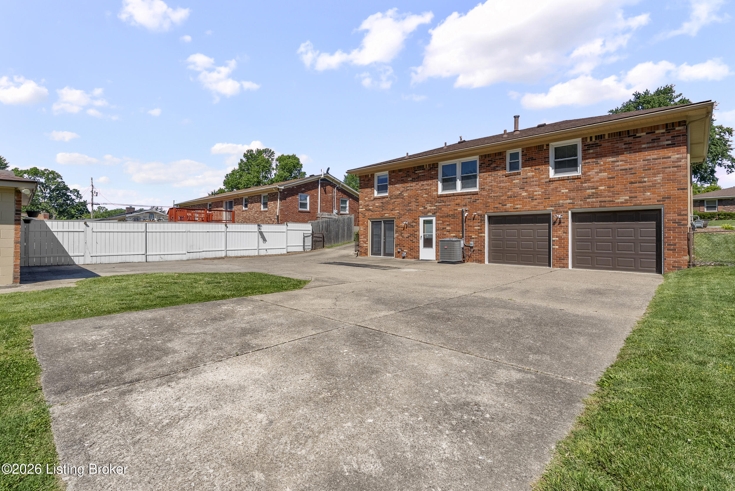 4802 Famous Way