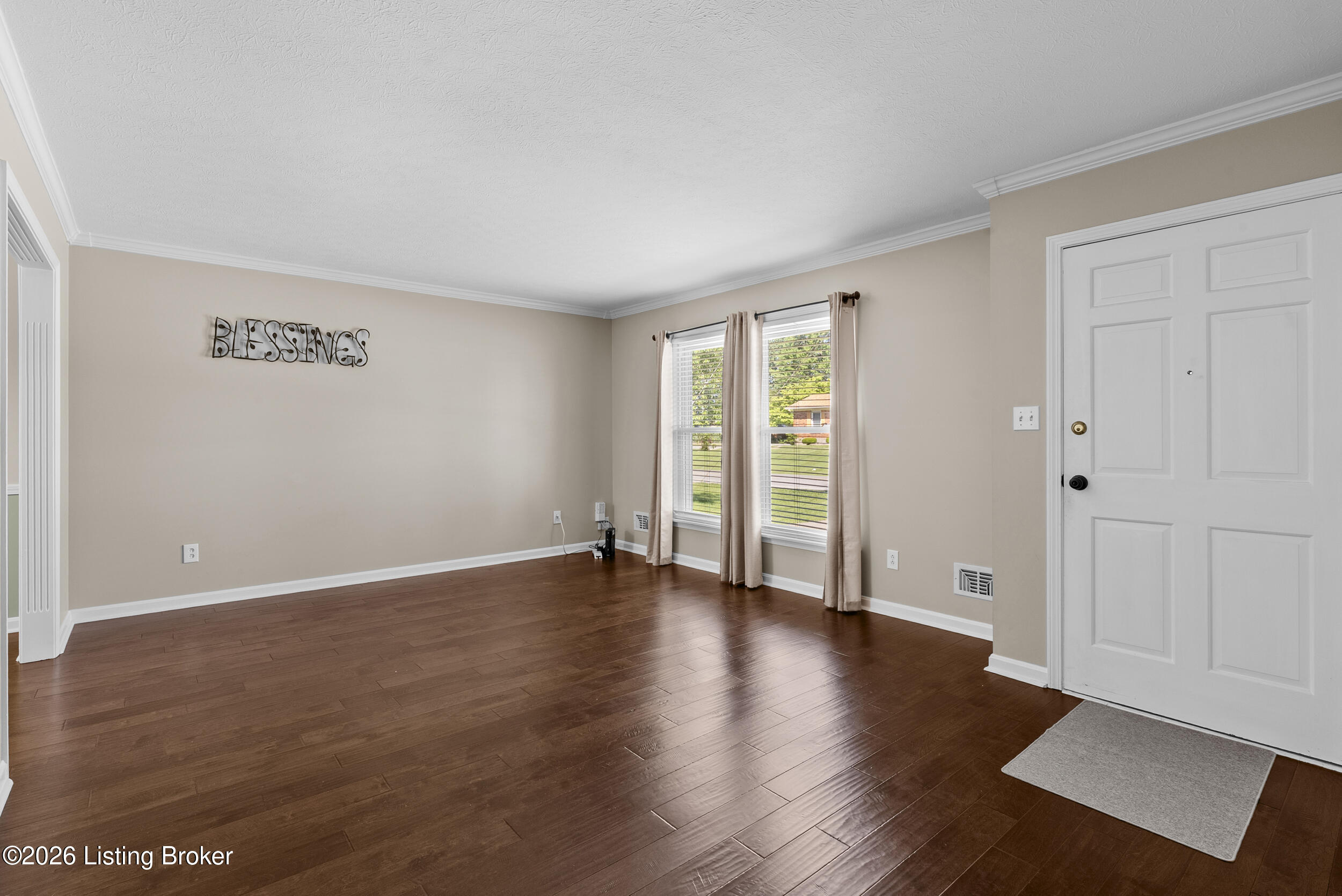 4802 Famous Way