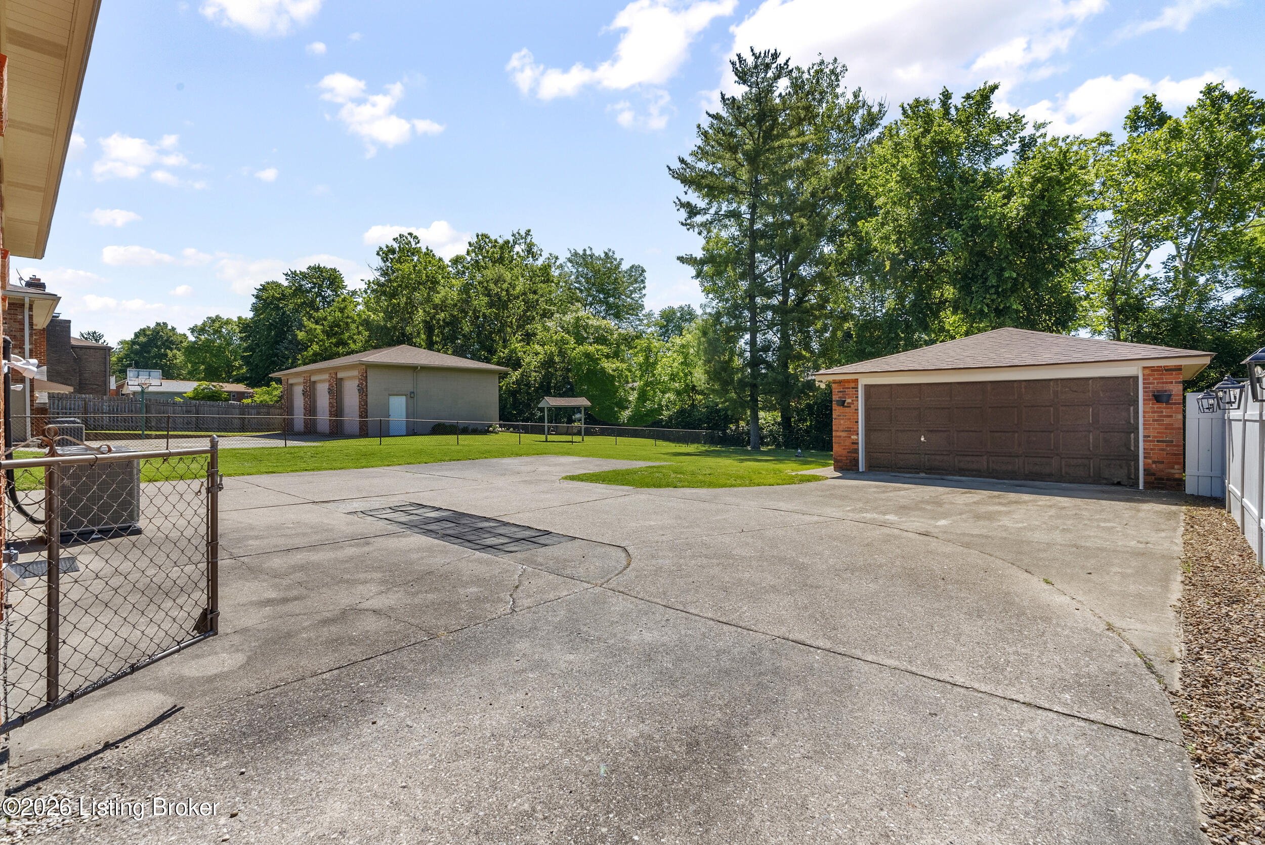 4802 Famous Way