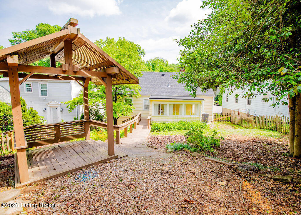 1122 Willow Ave
