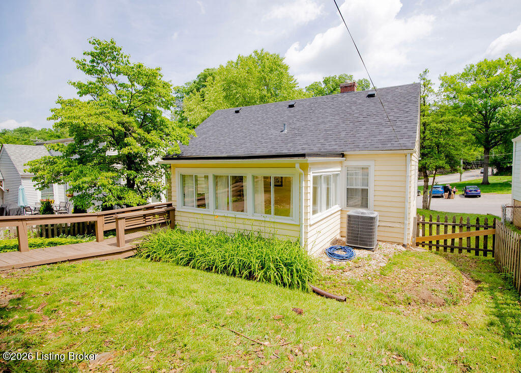 1122 Willow Ave