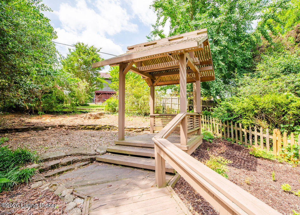 1122 Willow Ave
