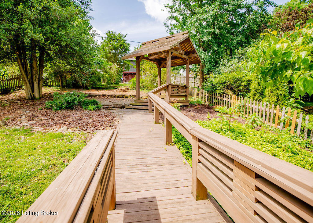 1122 Willow Ave