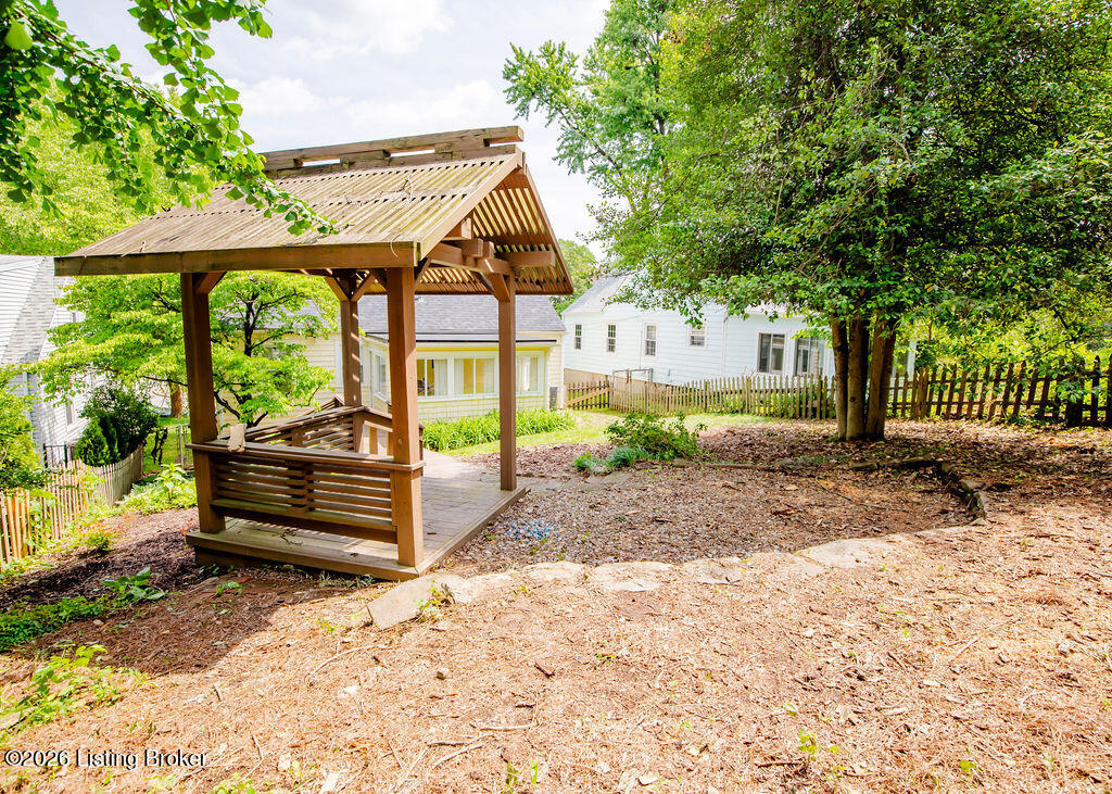 1122 Willow Ave