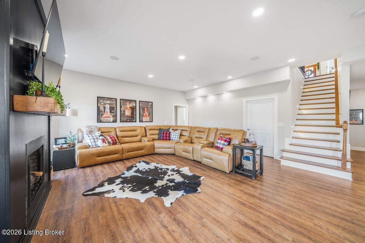 115 Locust Park Pl