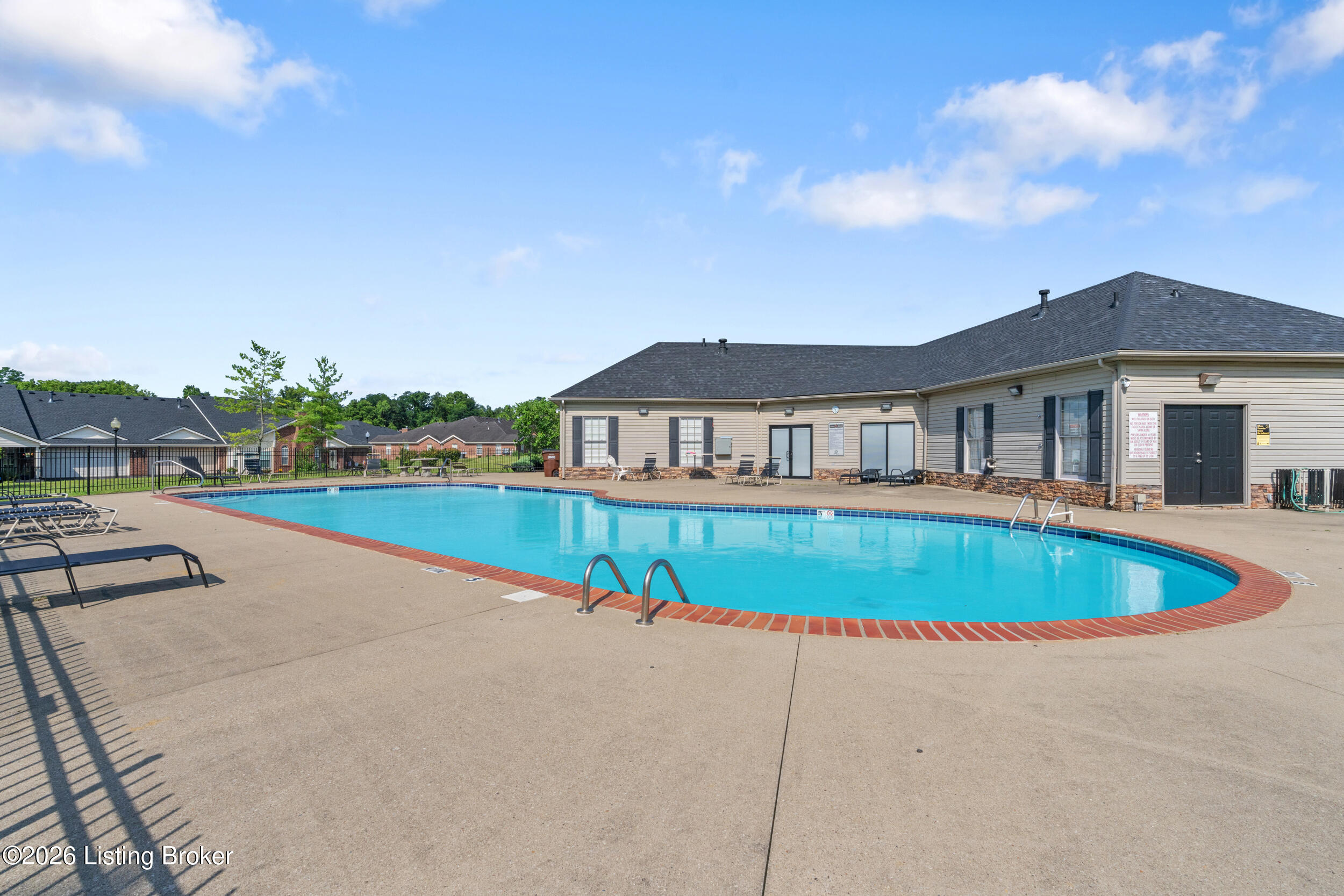 5011 Woodridge Lake Blvd